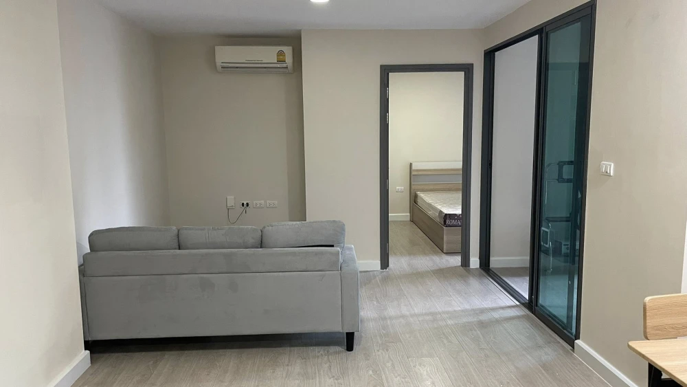 For rent: Metro Luxe Rose Gold Phahol-Sutthisan, spacious room with plenty of usable space, comes fully furnished, reserve now!