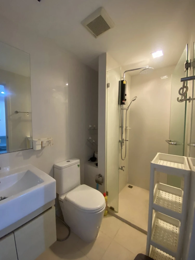 For rent: Metro luxe Kaset, behind the building is RS Company, no buildings blocking the view, quiet and comfortable, complete with electrical applian