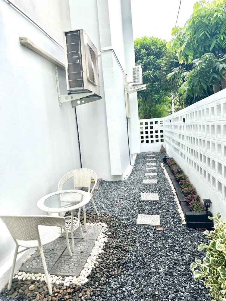Metro Park Sathor for rent, nice and spacious room, hurry and reserve now before you miss out.