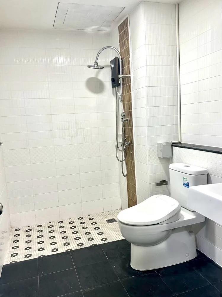 Metro Park Sathor for rent, nice and spacious room, hurry and reserve now before you miss out.