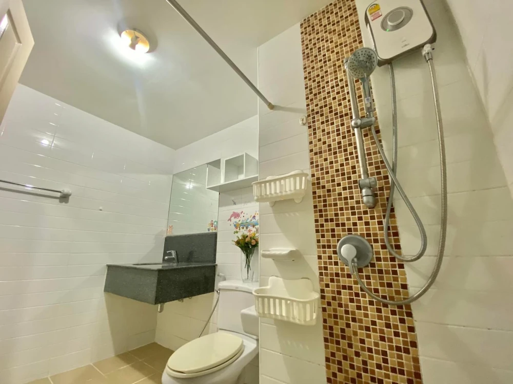 For rent: Metro Park Sathorn, 1st floor unit. Easy access. Affordable price. Book now!