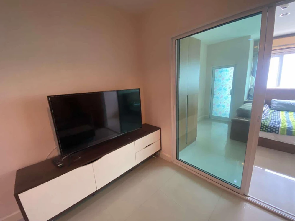 Metro Park Sathorn for rent, a nice room, comes with complete furniture and appliances, just bring your bags and move in!