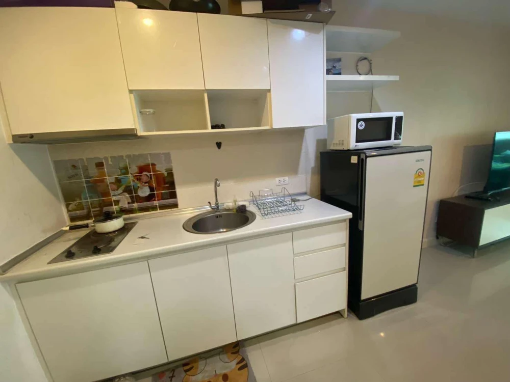 Metro Park Sathorn for rent, a nice room, comes with complete furniture and appliances, just bring your bags and move in!