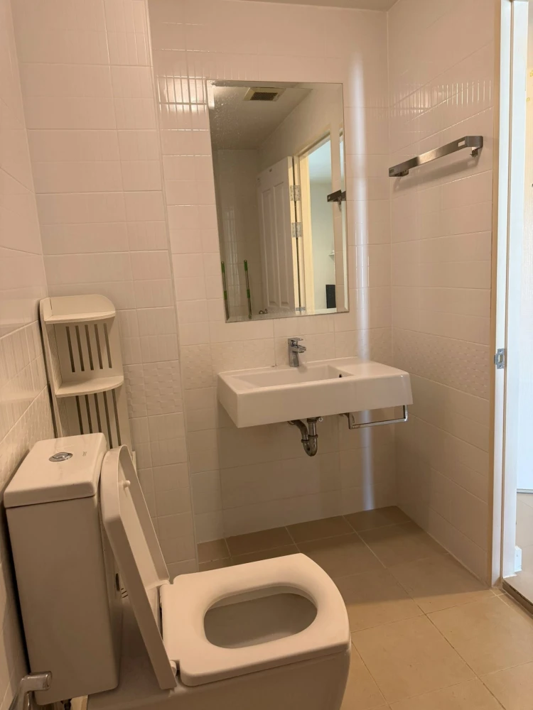 Metro Park Sathorn condo for rent. Nice room, fully furnished, affordable price. Book now!