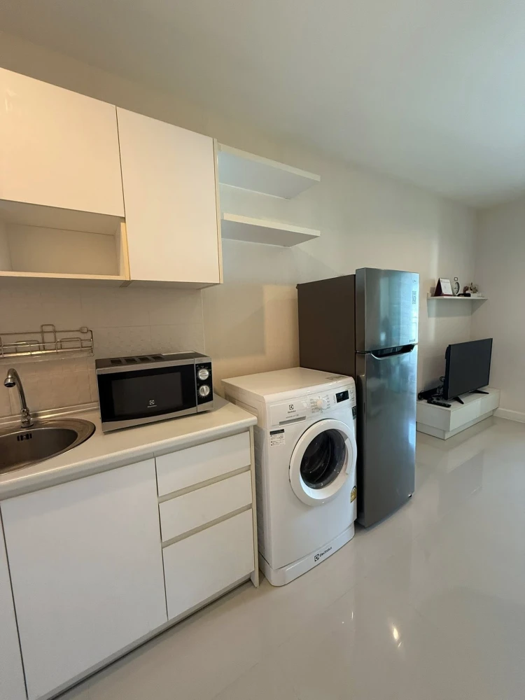Metro Park Sathorn condo for rent. Nice room, fully furnished, affordable price. Book now!