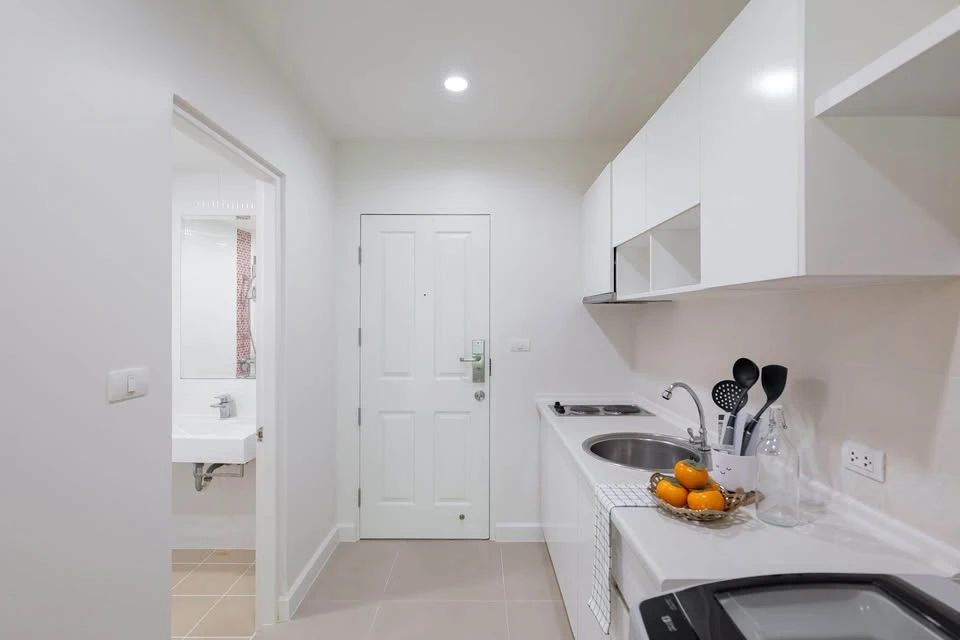 For rent: Metro Park Sathorn, fully furnished, ready to move in, affordable price. Beautiful rooms like this are hard to find, book now!