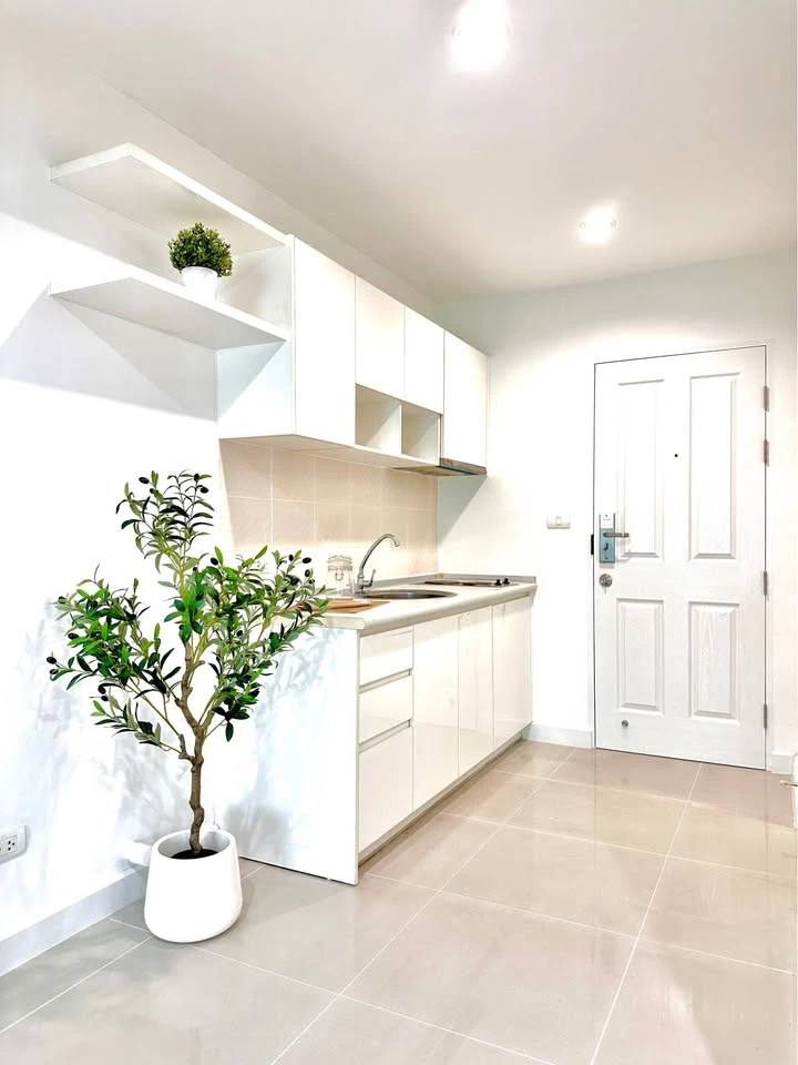 For rent: Metro Park Sathorn Phase 3, Building G, 5th floor. Perfect height, pleasant garden view. Book now, don't miss out!