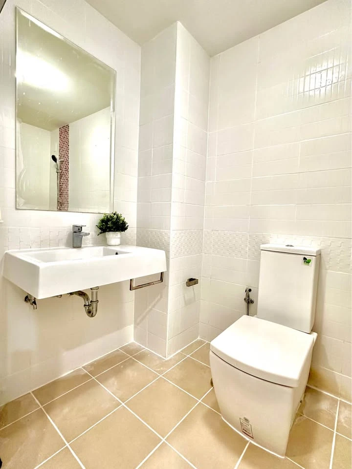 For rent: Metro Park Sathorn Phase 3, Building G, 5th floor. Perfect height, pleasant garden view. Book now, don't miss out!