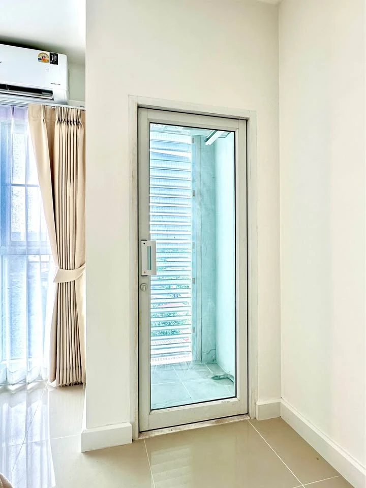 For rent: Metro Park Sathorn Phase 3, Building G, 5th floor. Perfect height, pleasant garden view. Book now, don't miss out!