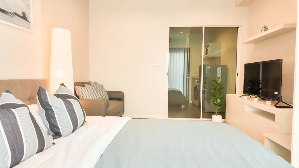 For rent: Metro Sky Wutthakat. Nice room, fully furnished with appliances. Just bring your bags and move in!