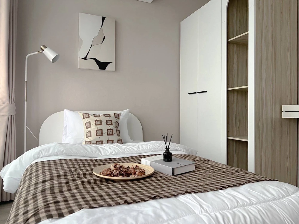 For rent: Metro Sky Prachachuen. Very high floor, large room, minimalist style, simple yet fully equipped. Book now!