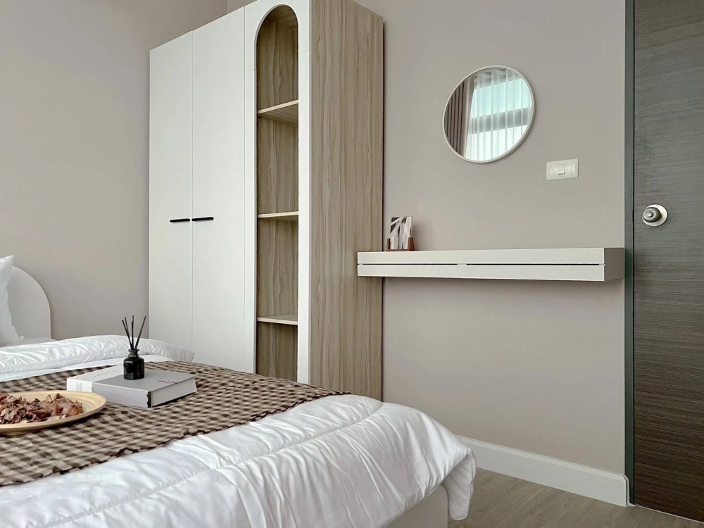 For rent: Metro Sky Prachachuen. Very high floor, large room, minimalist style, simple yet fully equipped. Book now!
