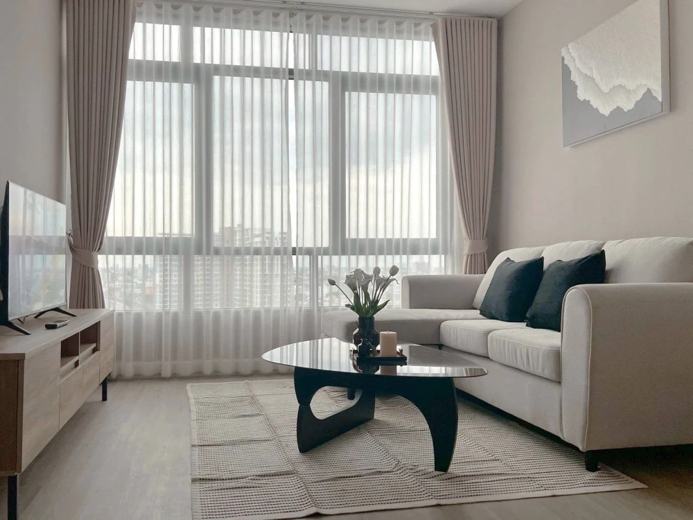 For rent: Metro Sky Prachachuen. Very high floor, large room, minimalist style, simple yet fully equipped. Book now!