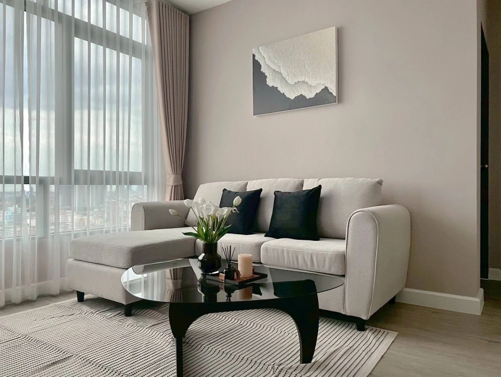For rent: Metro Sky Prachachuen. Very high floor, large room, minimalist style, simple yet fully equipped. Book now!