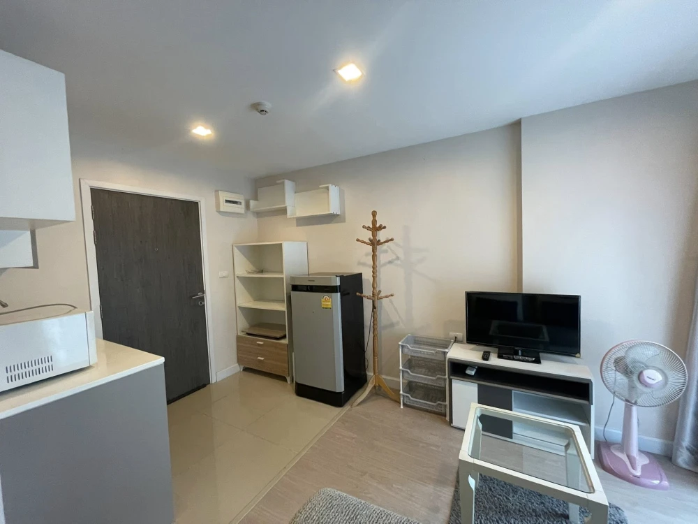 For rent: MetroLuxe Paholyothin-Sutthisan, clean and comfortable room, comes with complete furniture and electrical appliances. Don't miss it.