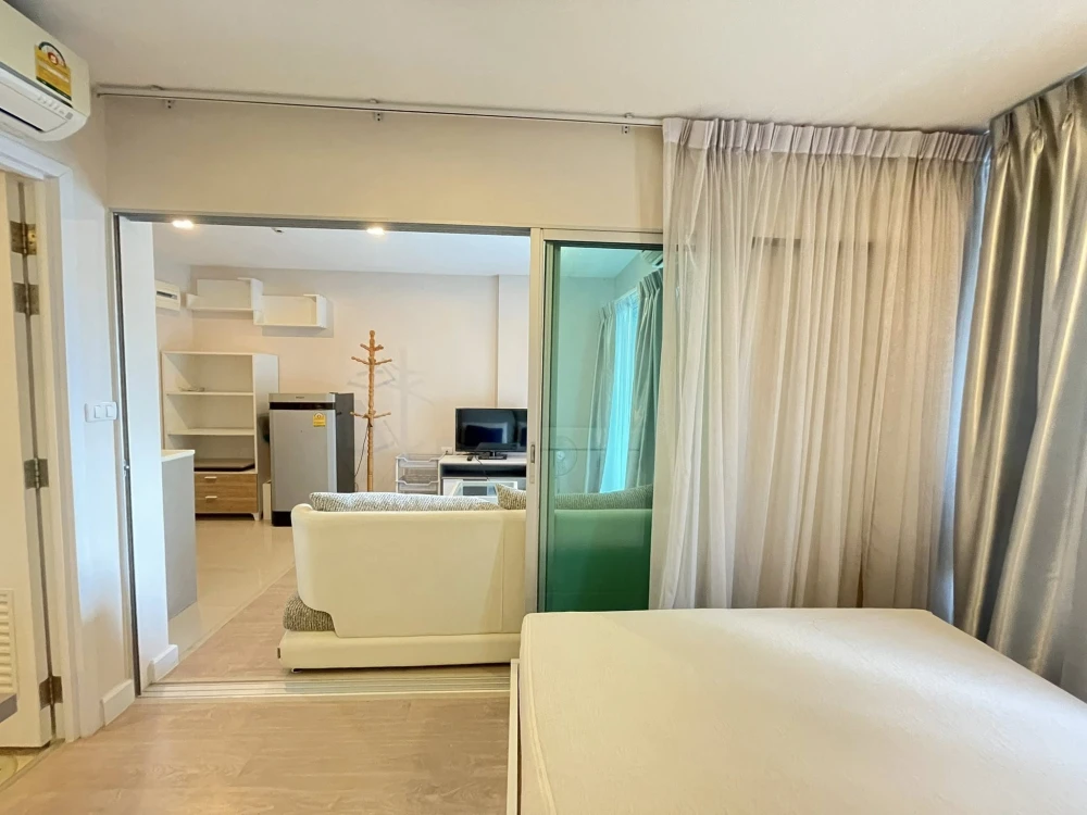 For rent: MetroLuxe Paholyothin-Sutthisan, clean and comfortable room, comes with complete furniture and electrical appliances. Don't miss it.