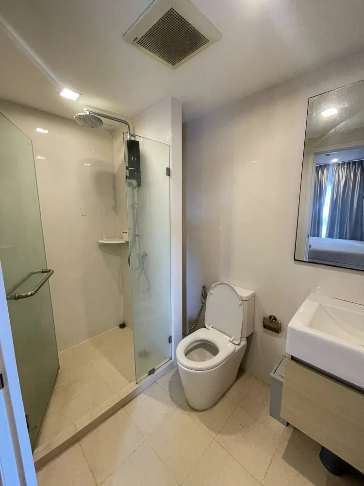For rent: MetroLuxe Paholyothin-Sutthisan, clean and comfortable room, comes with complete furniture and electrical appliances. Don't miss it.