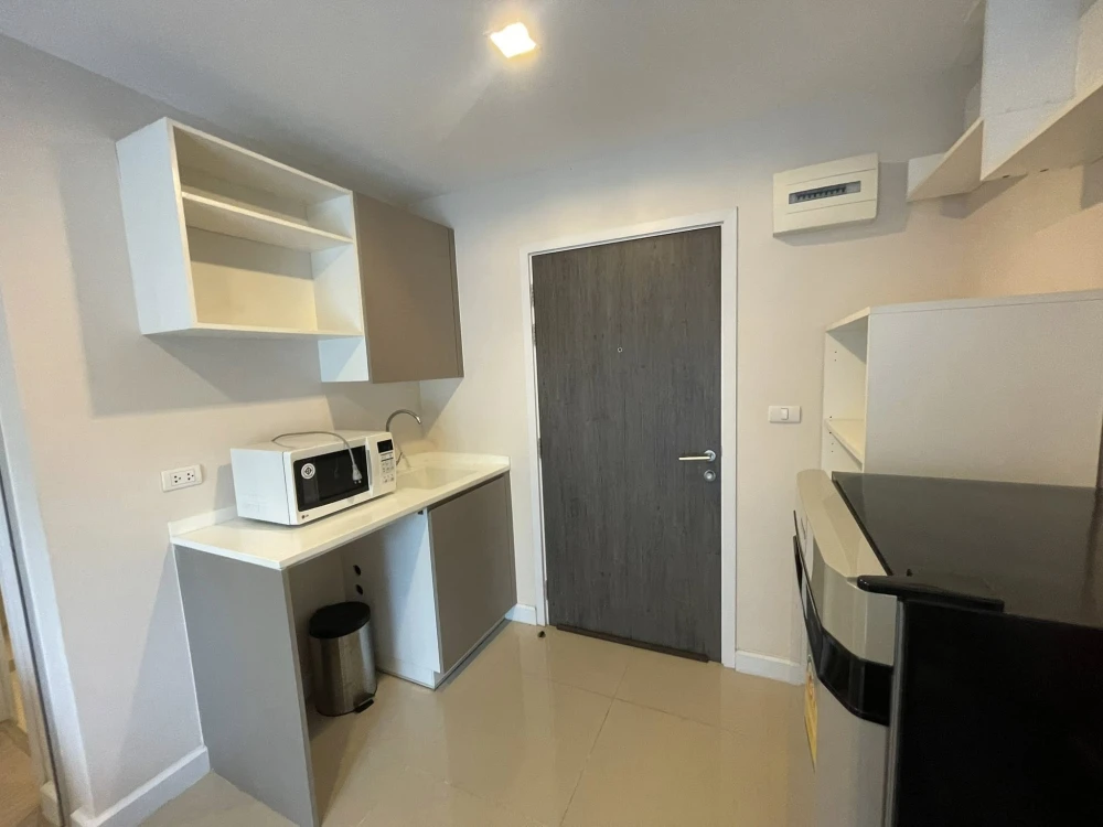 For rent: MetroLuxe Paholyothin-Sutthisan, clean and comfortable room, comes with complete furniture and electrical appliances. Don't miss it.