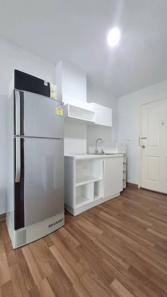 For rent: Miami Bangpu, a lovely room on the 3rd floor with complete amenities. Don't miss out on this great opportunity!