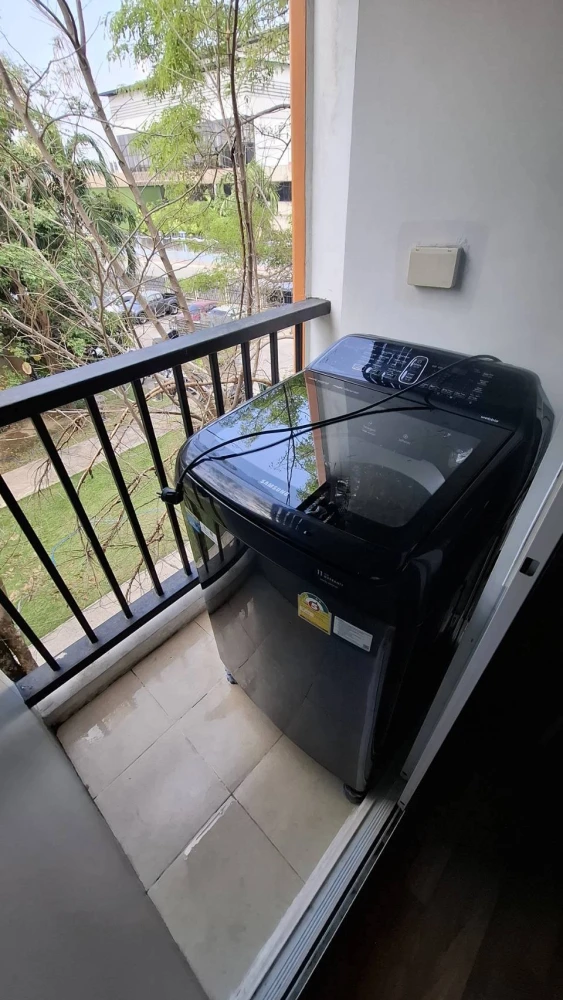 For rent: Miami Bangpu, a lovely room on the 3rd floor with complete amenities. Don't miss out on this great opportunity!