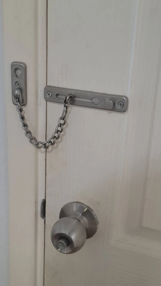 For rent: Miami Bangpu, a lovely room on the 3rd floor with complete amenities. Don't miss out on this great opportunity!