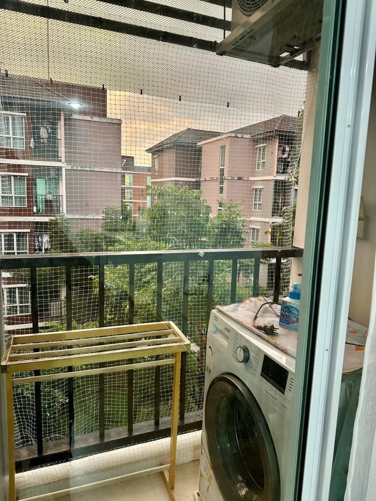 For rent: Miami Bangpu, a lovely room on the 4th floor, fully furnished, with a garden view. Just bring your bags and move in!