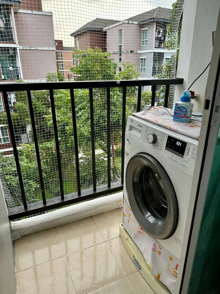 For rent: Miami Bangpu, a lovely room on the 4th floor, fully furnished, with a garden view. Just bring your bags and move in!