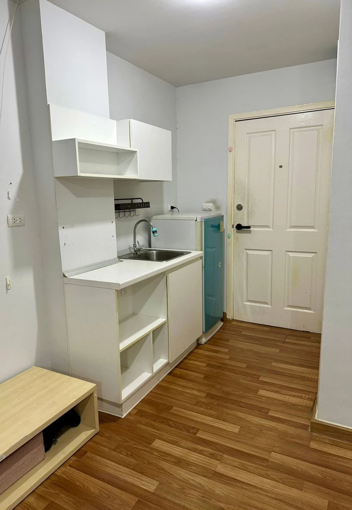 For rent: Miami Bangpu, a lovely room on the 4th floor, fully furnished, with a garden view. Just bring your bags and move in!
