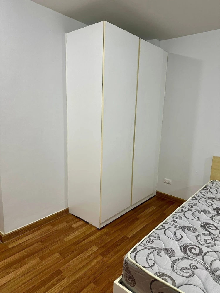 For rent: Miami Bangpu, a lovely room on the 4th floor, fully furnished, with a garden view. Just bring your bags and move in!