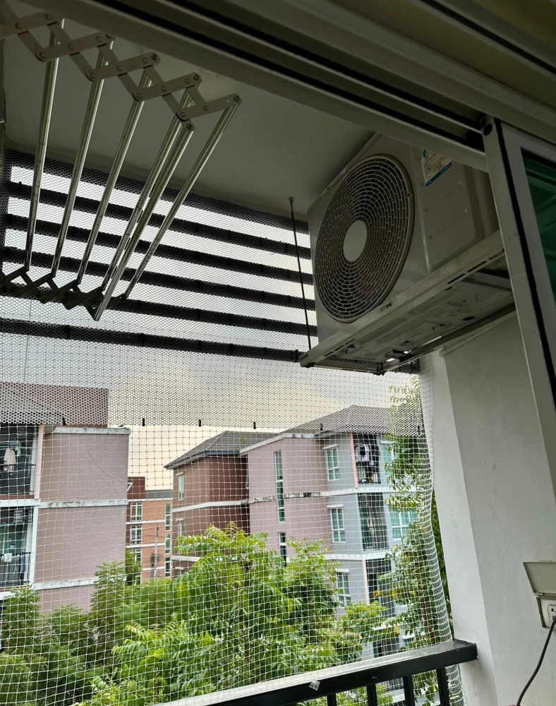 For rent: Miami Bangpu, a lovely room on the 4th floor, fully furnished, with a garden view. Just bring your bags and move in!