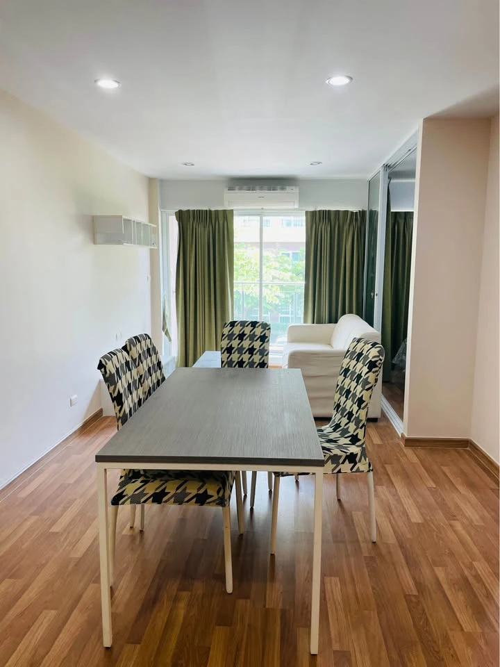 For rent: Miami Bangpu, a nice room, good location, comes with complete furniture, just bring your bags and move in.
