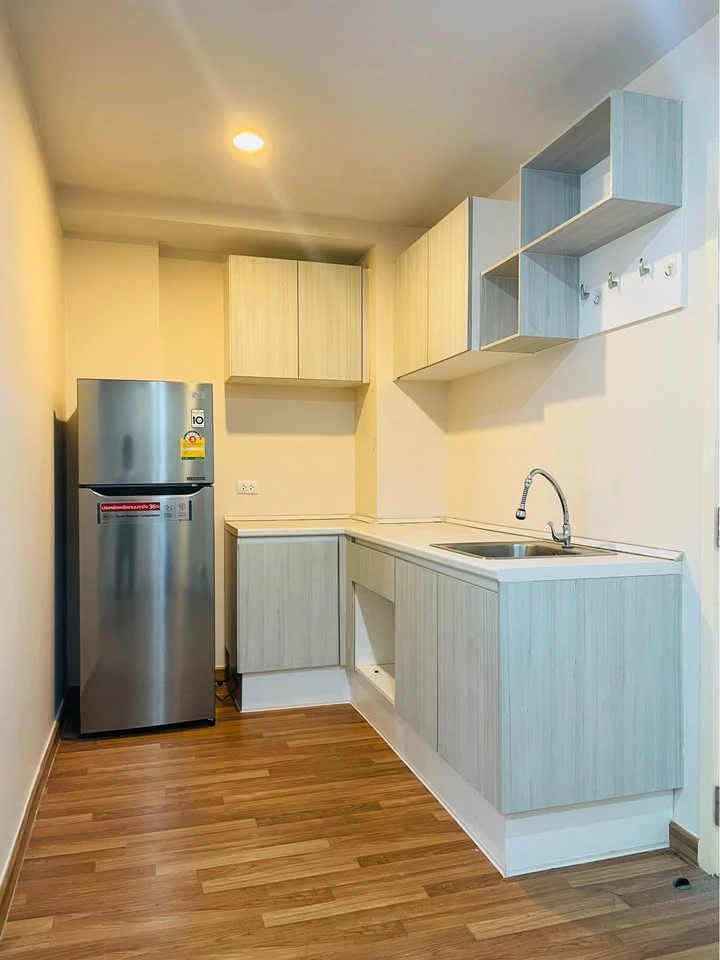 For rent: Miami Bangpu, a nice room, good location, comes with complete furniture, just bring your bags and move in.