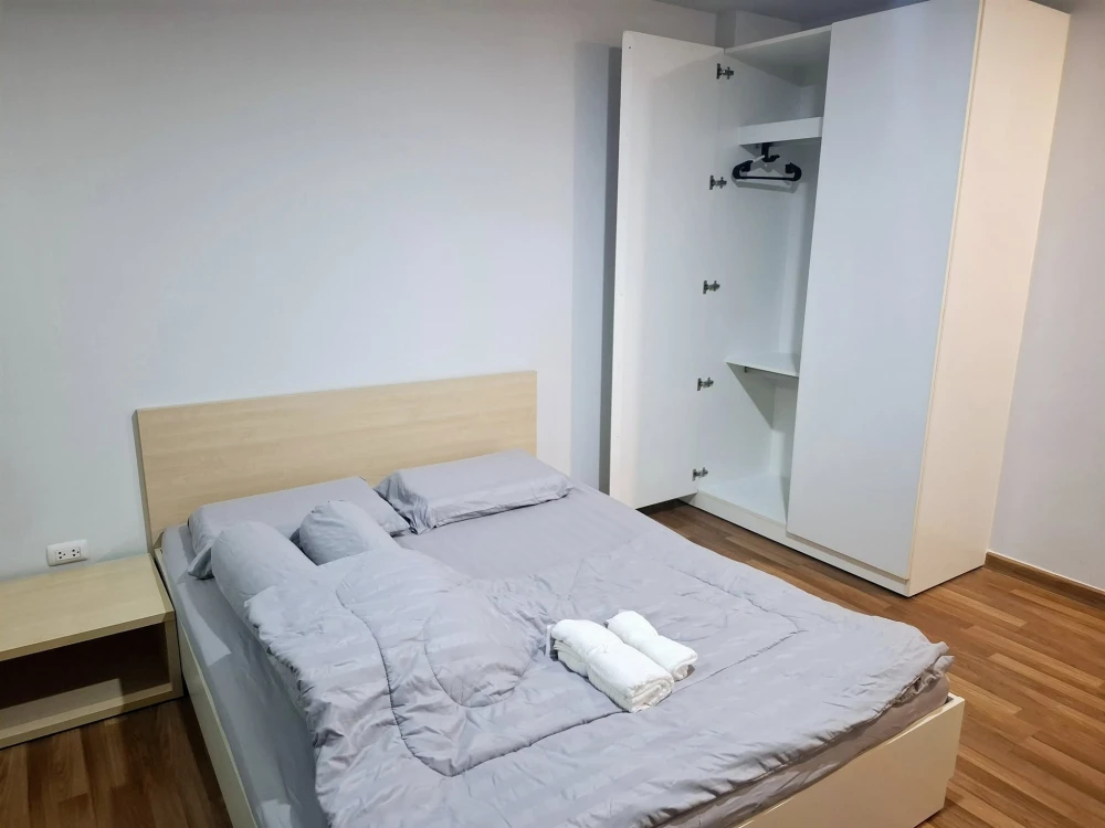 For rent: Miami Bangpu, a nice room, comes with complete furniture and electrical appliances. Just bring your bags and move in.