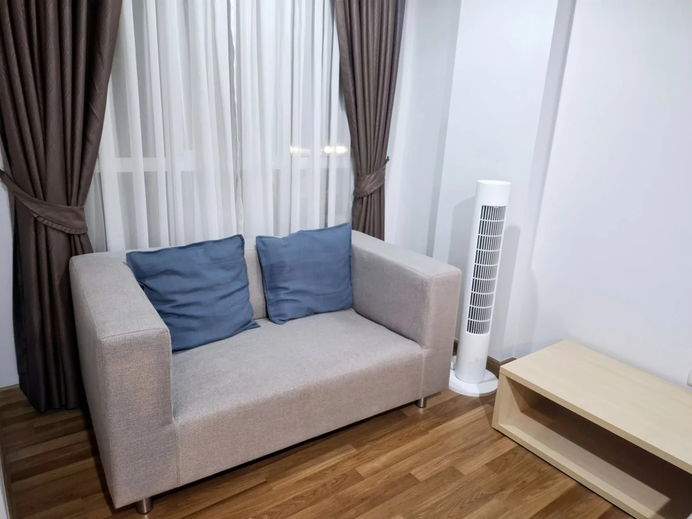 For rent: Miami Bangpu, a nice room, comes with complete furniture and electrical appliances. Just bring your bags and move in.