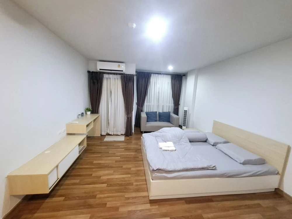 For rent: Miami Bangpu, a nice room, comes with complete furniture and electrical appliances. Just bring your bags and move in.