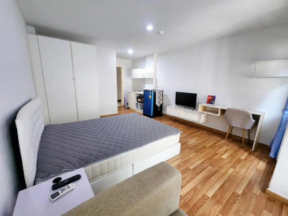 For rent: Miami Bangpu, a lovely room with complete furniture and appliances. Just bring your bags and move in!