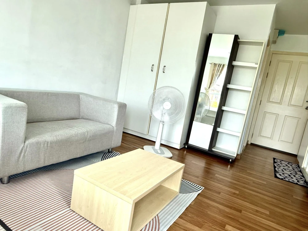 For rent: Miami Bangpu, corner unit, private, 5th floor (top floor, private garden view), at an unbeatable price. Don't miss out!
