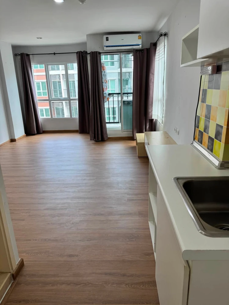 For rent: Miami Bangpu, corner unit offering privacy in a great location with convenient transportation. Don't just look, book it!