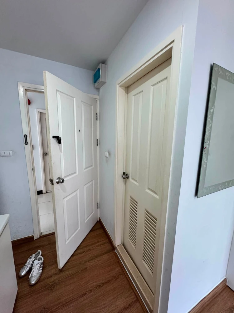 For rent: Miami Bangpu, corner unit offering privacy in a great location with convenient transportation. Don't just look, book it!