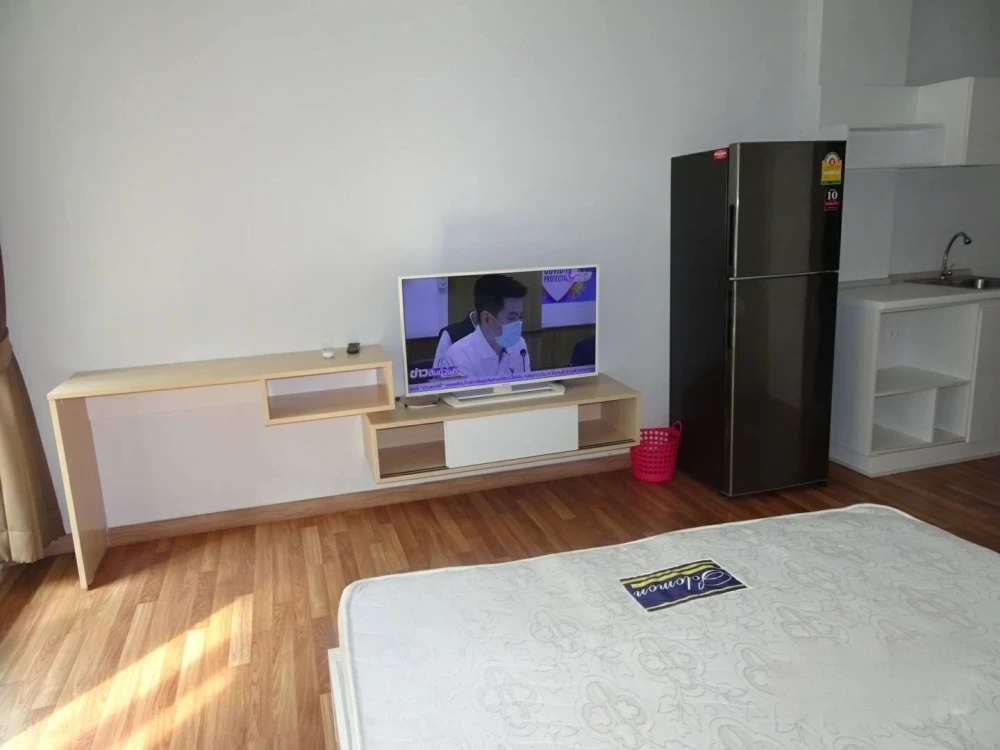 Miami Bangpu Studio room for rent, fully furnished and equipped with appliances. Just bring your bags and move in!