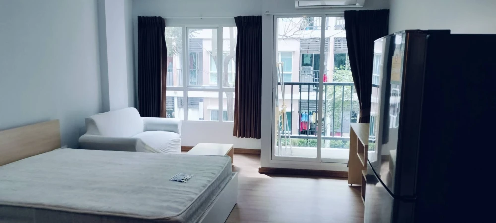 Miami Bangpu Studio room for rent, fully furnished and equipped with appliances. Just bring your bags and move in!
