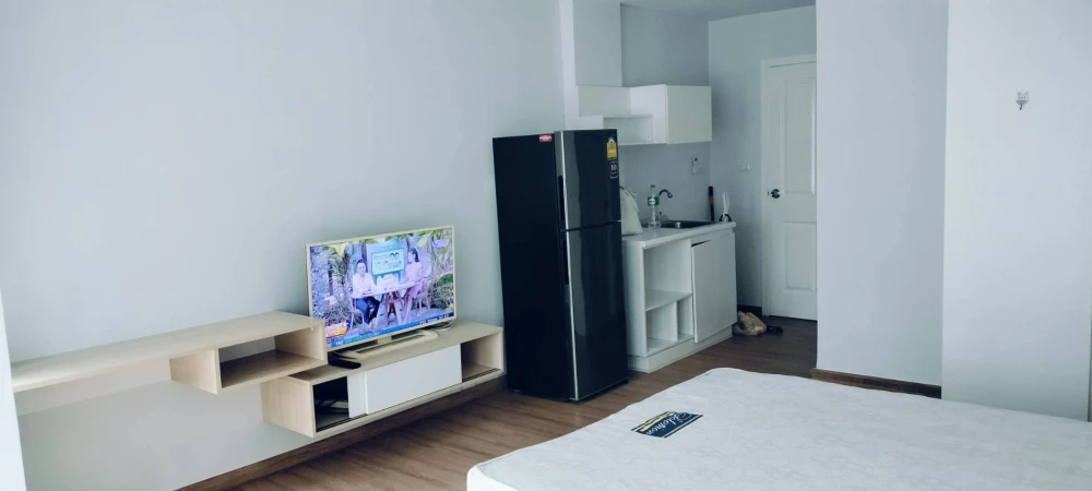 Miami Bangpu Studio room for rent, fully furnished and equipped with appliances. Just bring your bags and move in!