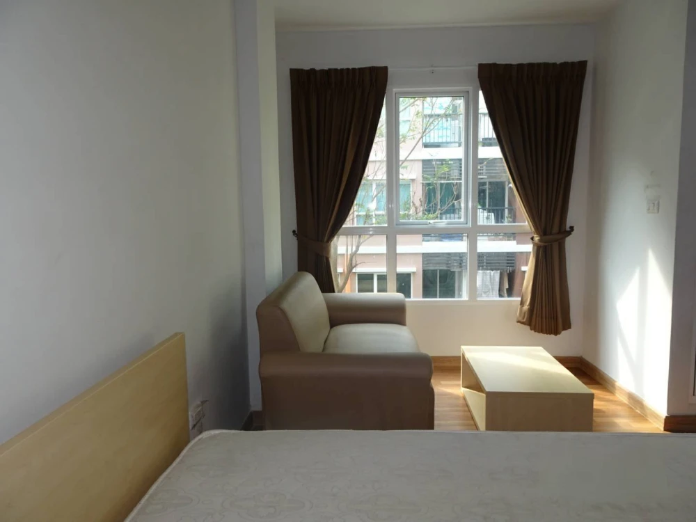 Miami Bangpu Studio room for rent, fully furnished and equipped with appliances. Just bring your bags and move in!