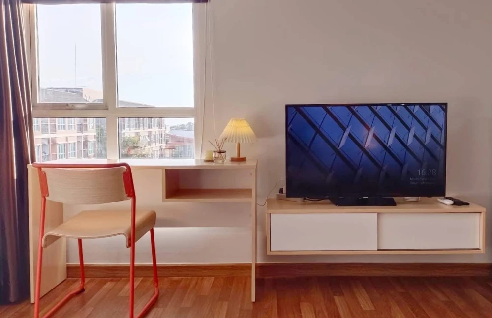 For rent: Miami Bangpu Studio room decorated in a theme tone. Fully furnished with furniture and appliances. Just bring your bags and move in!