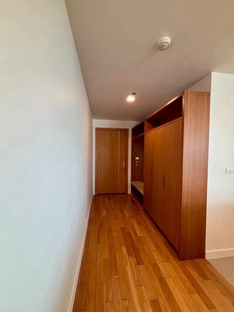 For Rent: Millennium Residence (Sukhumvit 16), 19th floor, fully furnished. Act fast—book now!