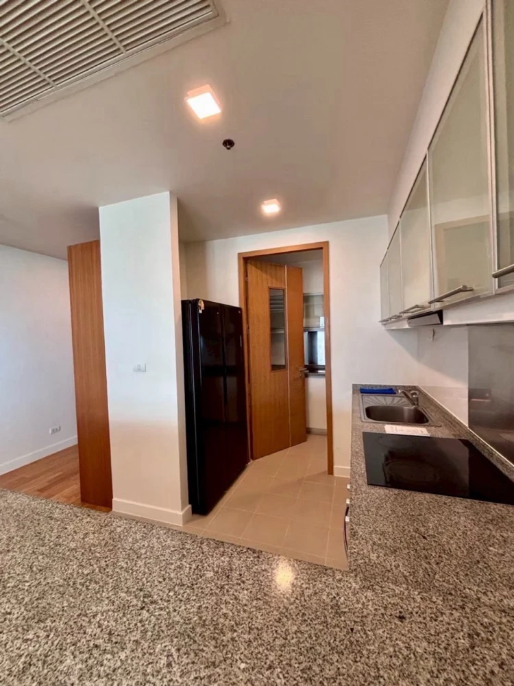 For Rent: Millennium Residence (Sukhumvit 16), 19th floor, fully furnished. Act fast—book now!