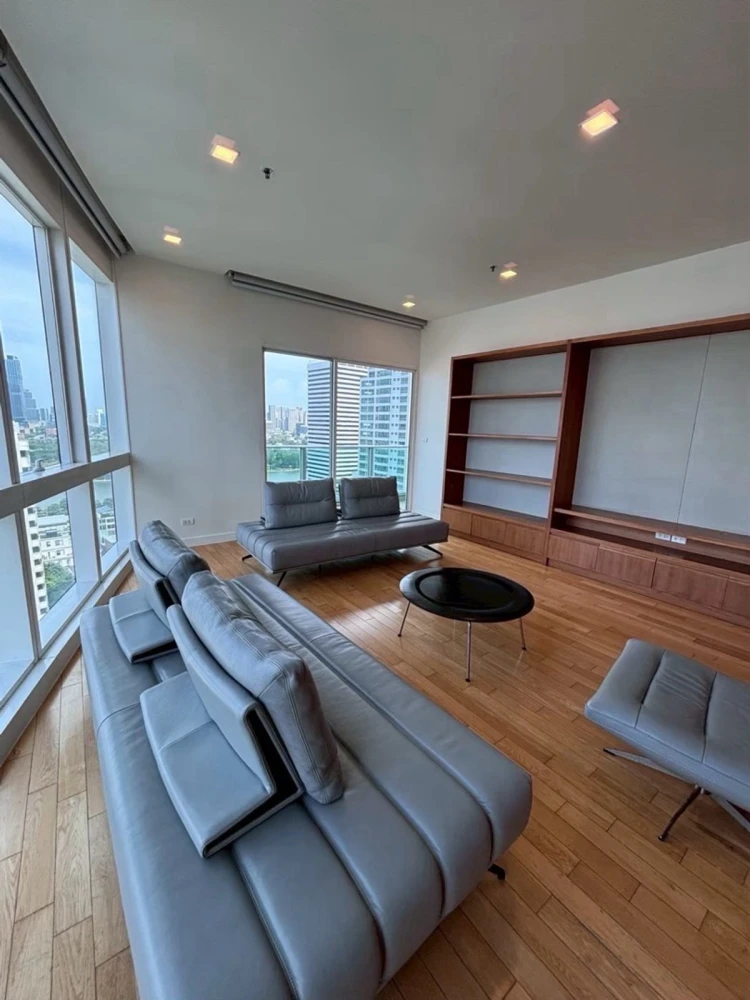 For Rent: Millennium Residence (Sukhumvit 16), 19th floor, fully furnished. Act fast—book now!