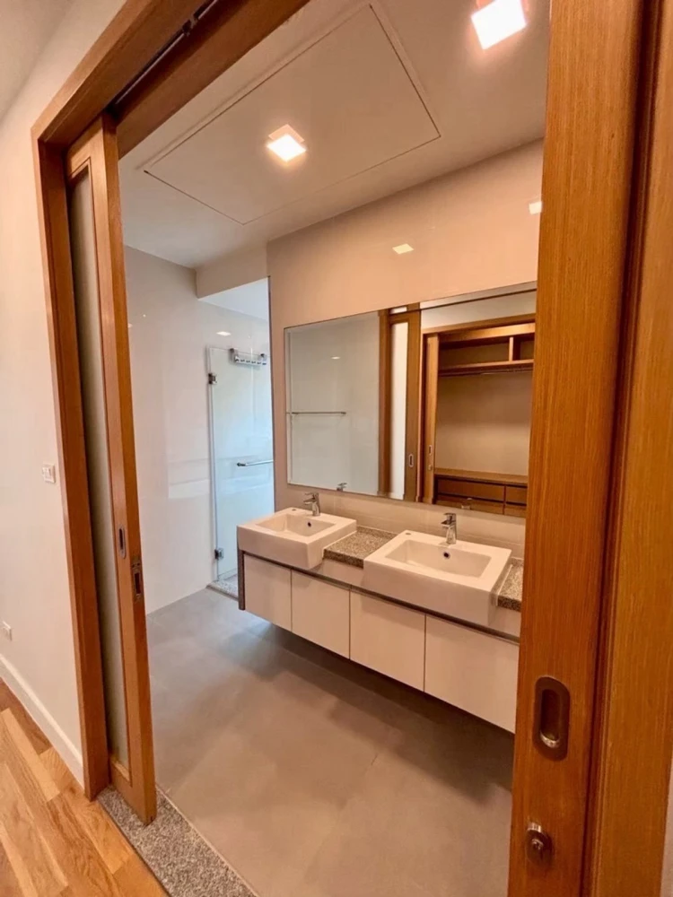 For Rent: Millennium Residence (Sukhumvit 16), 19th floor, fully furnished. Act fast—book now!