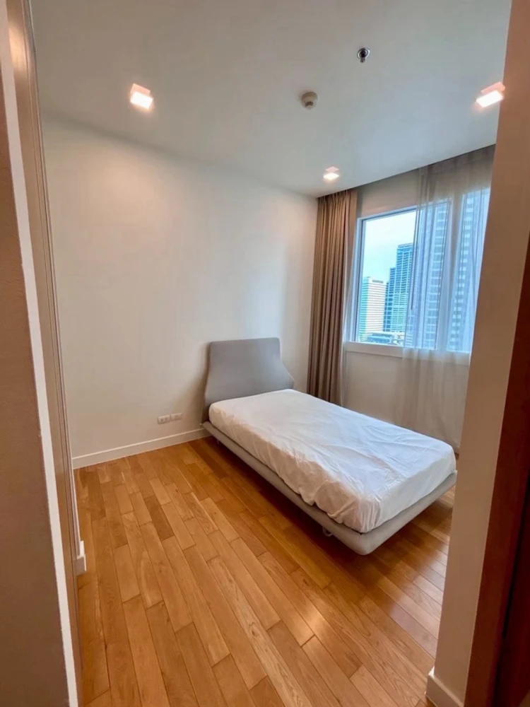 For Rent: Millennium Residence (Sukhumvit 16), 19th floor, fully furnished. Act fast—book now!