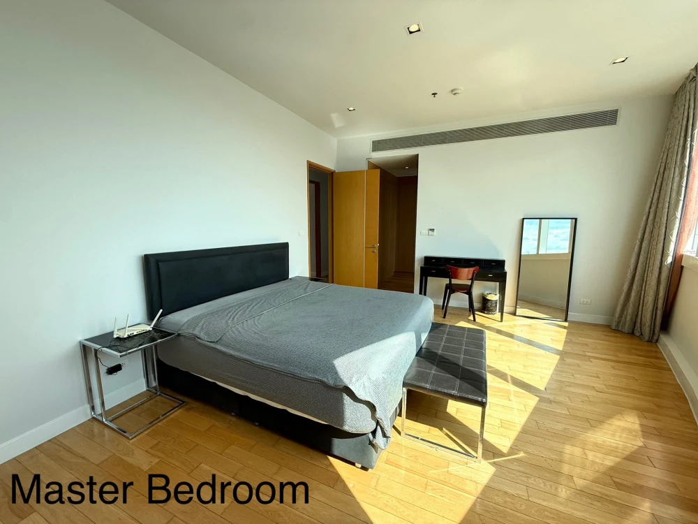 For rent: Millennium Residence (Sukhumvit 16). The room is on the highest floor. The view is very beautiful from every corner of the room. If you miss